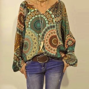 Chic, boho blouse with great colors!